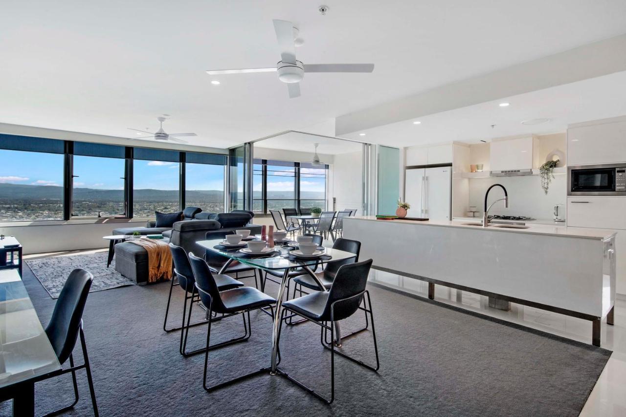 Q Tower At Surfers Paradise - Self Contained Apartments 골드코스트 외부 사진