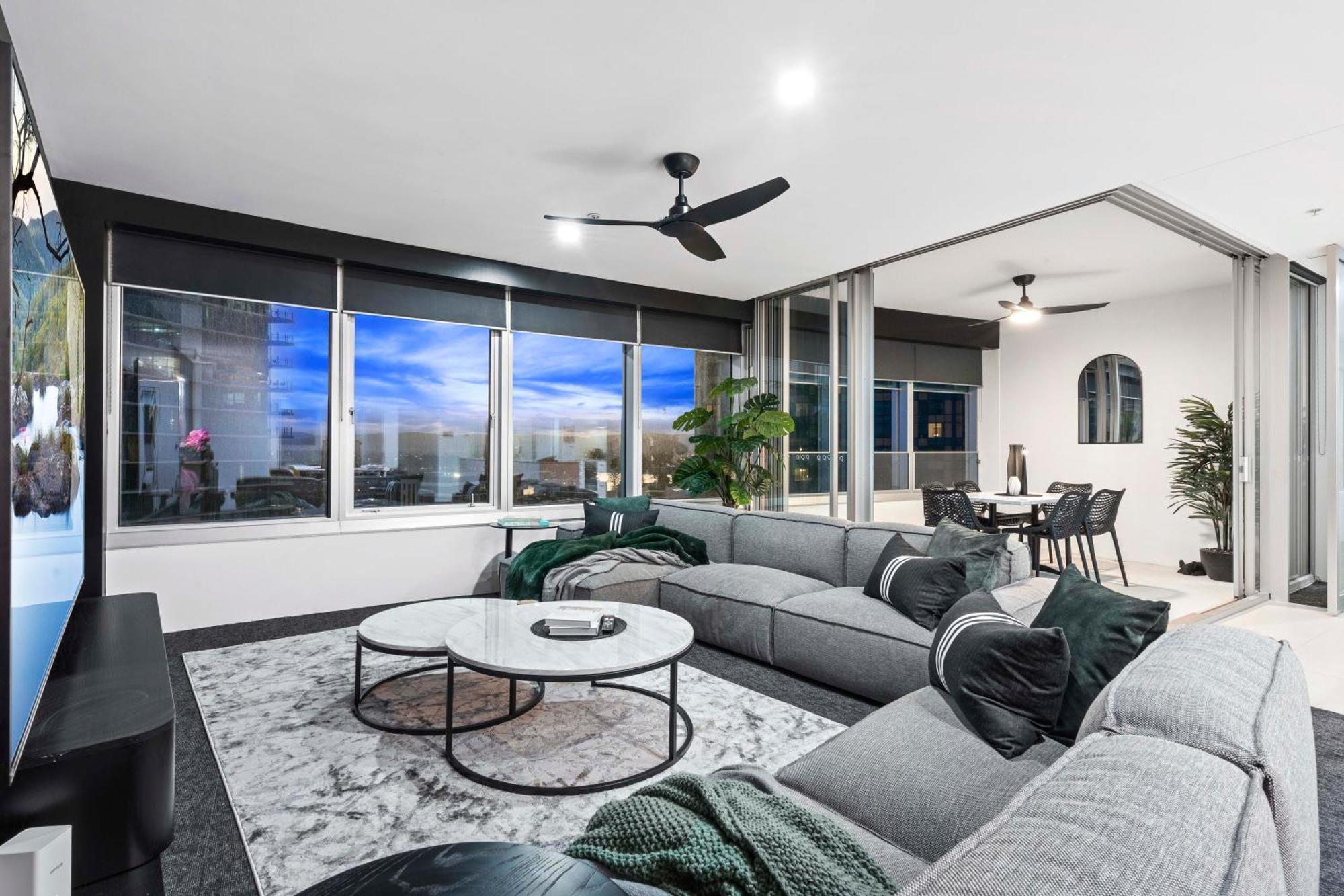 Q Tower At Surfers Paradise - Self Contained Apartments 골드코스트 외부 사진