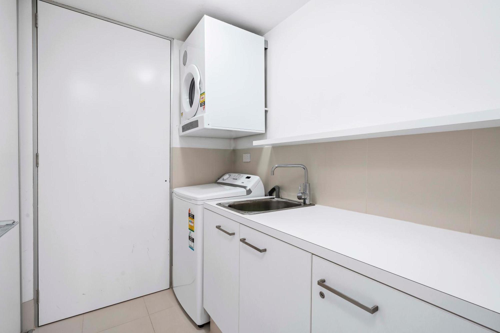 Q Tower At Surfers Paradise - Self Contained Apartments 골드코스트 외부 사진