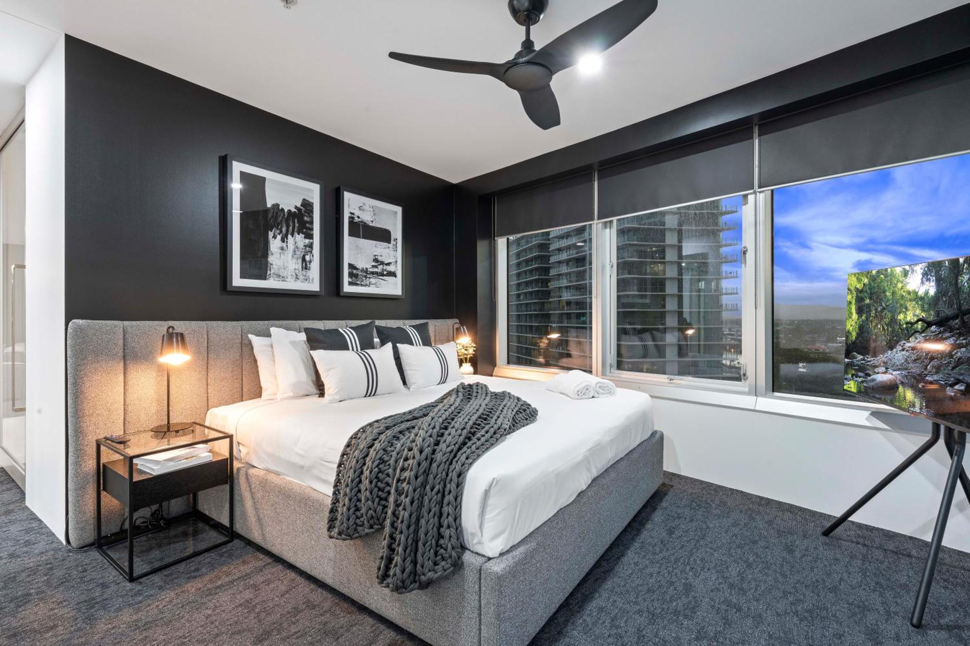 Q Tower At Surfers Paradise - Self Contained Apartments 골드코스트 외부 사진