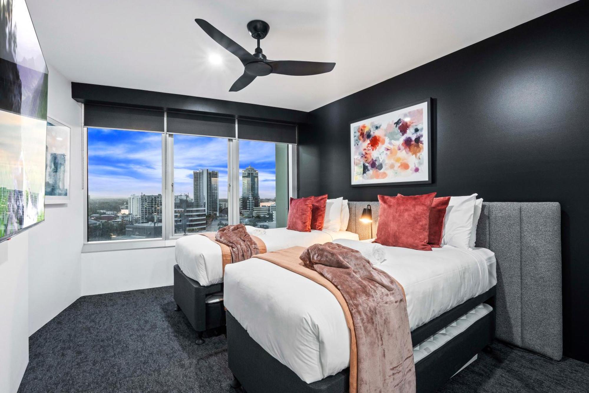 Q Tower At Surfers Paradise - Self Contained Apartments 골드코스트 외부 사진