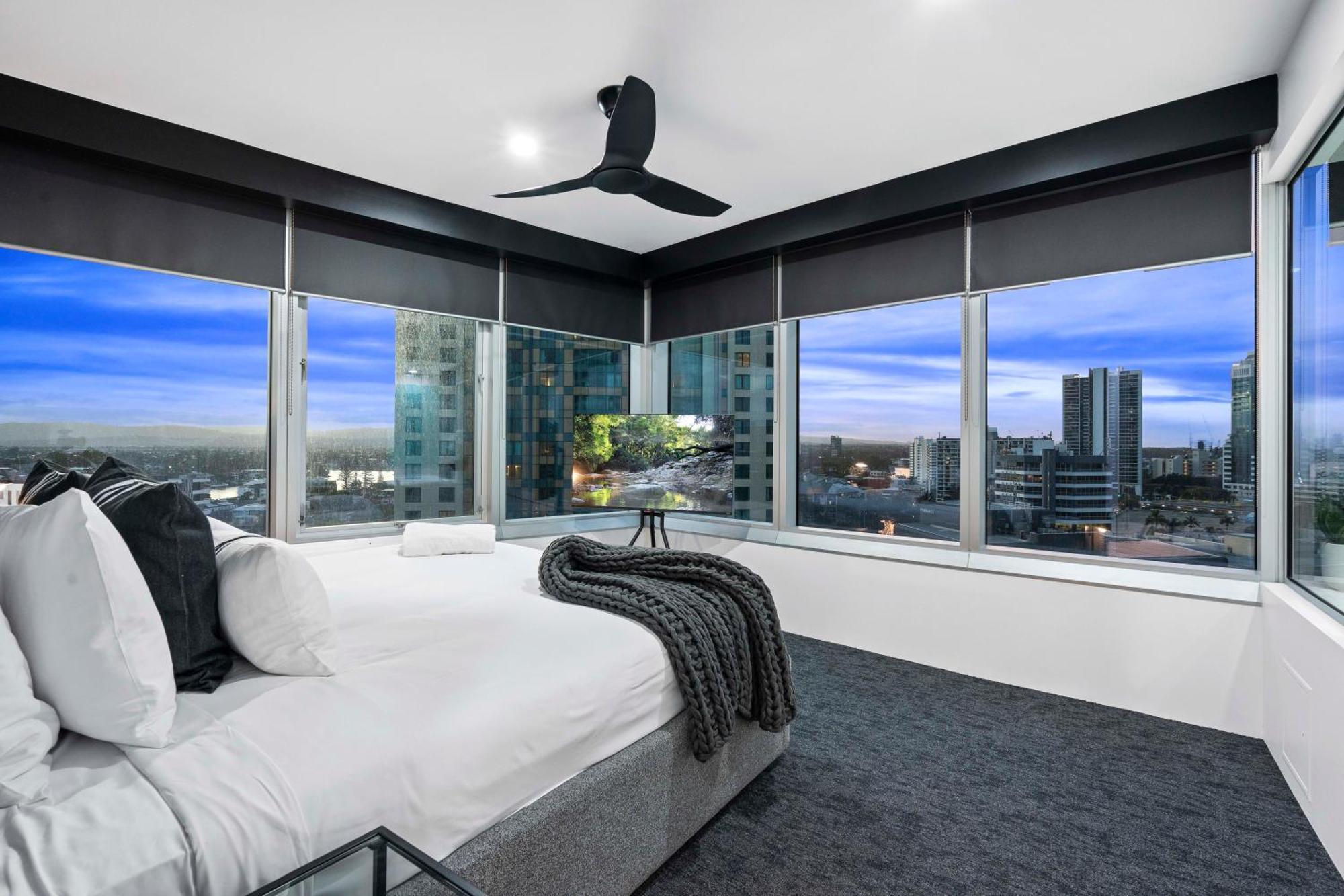 Q Tower At Surfers Paradise - Self Contained Apartments 골드코스트 외부 사진