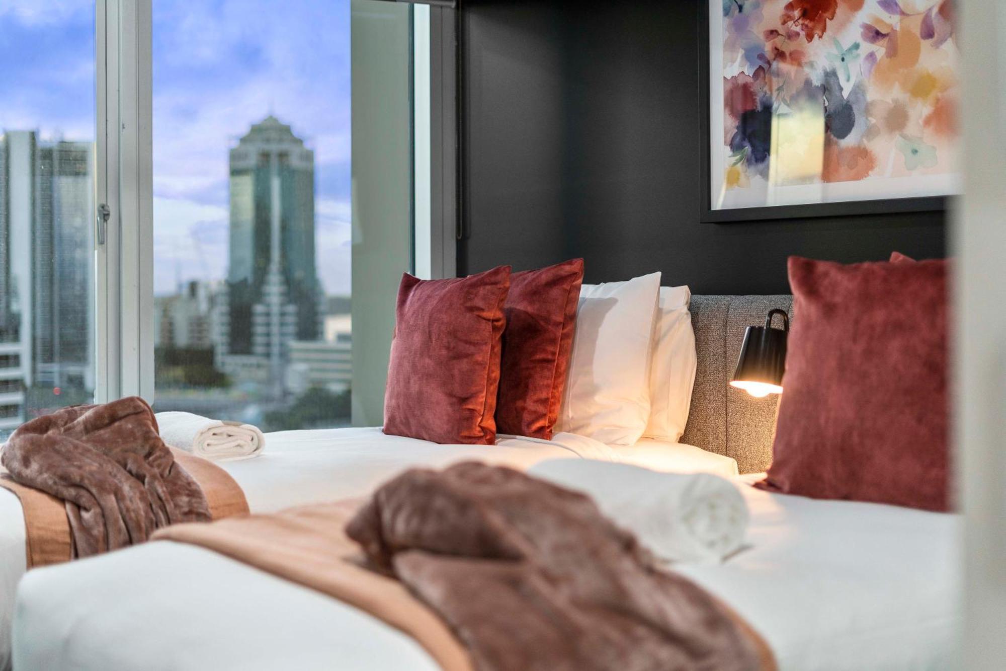 Q Tower At Surfers Paradise - Self Contained Apartments 골드코스트 외부 사진