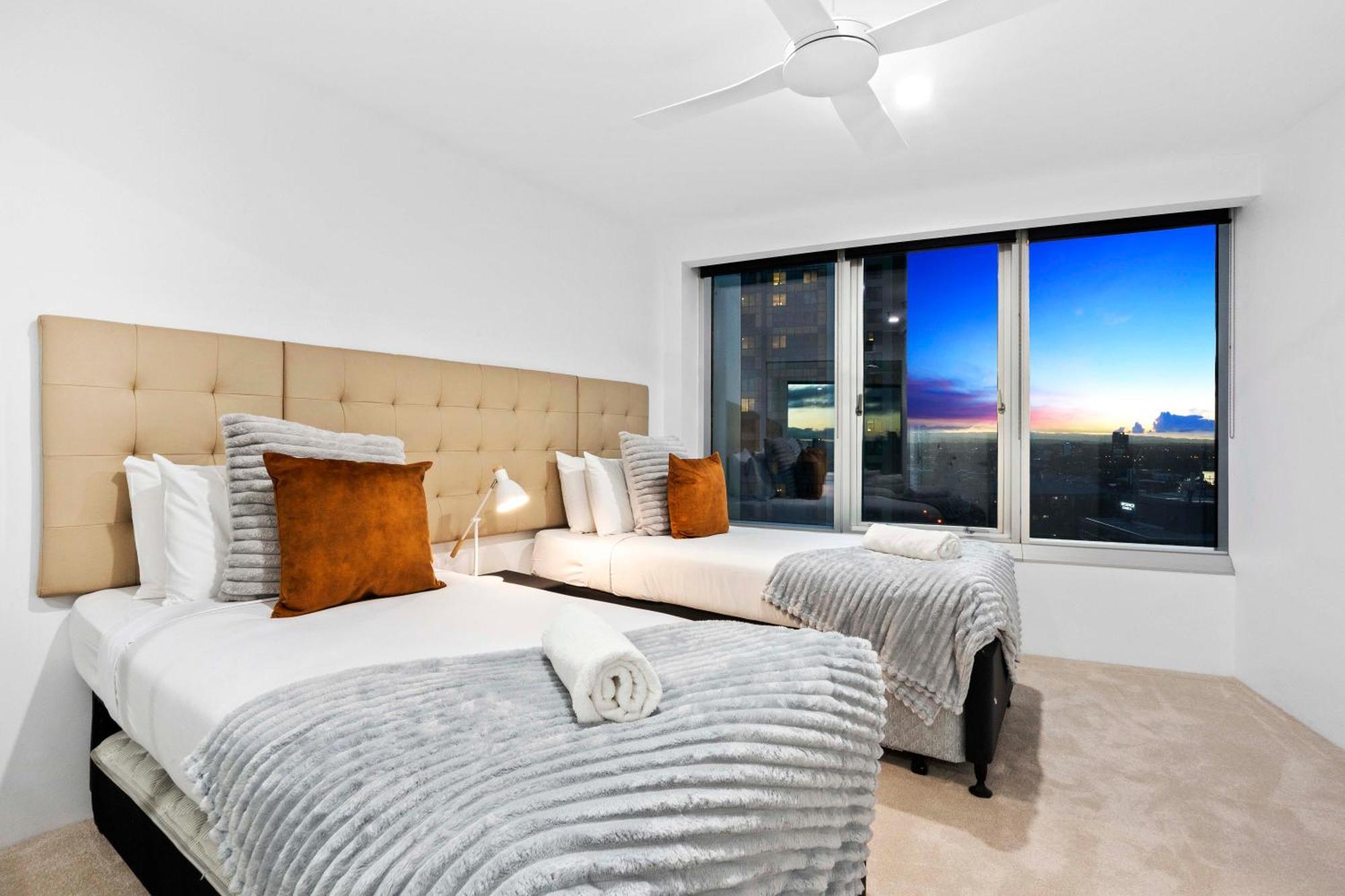 Q Tower At Surfers Paradise - Self Contained Apartments 골드코스트 외부 사진