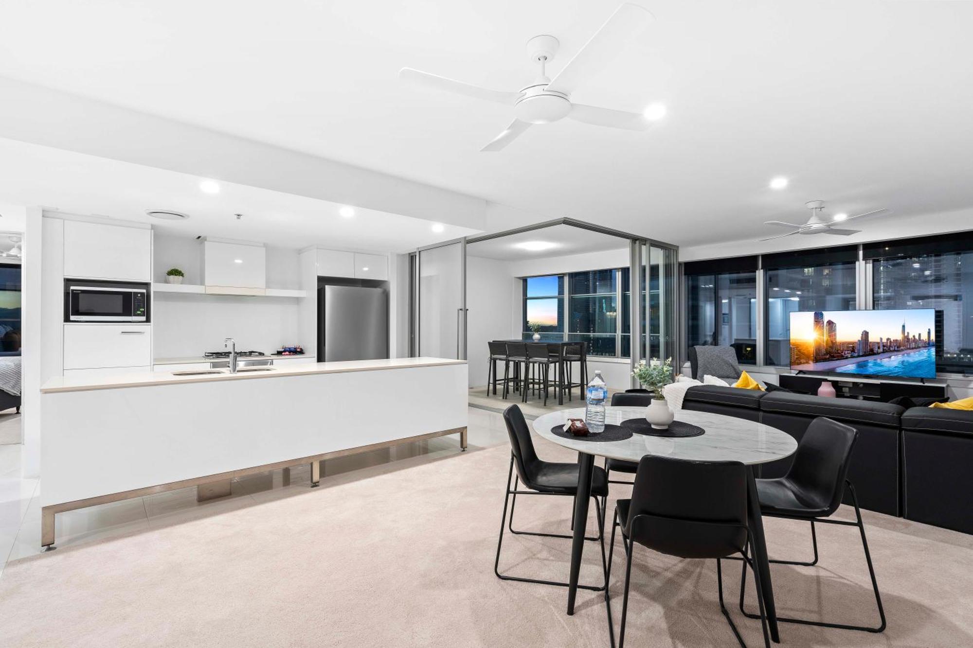 Q Tower At Surfers Paradise - Self Contained Apartments 골드코스트 외부 사진