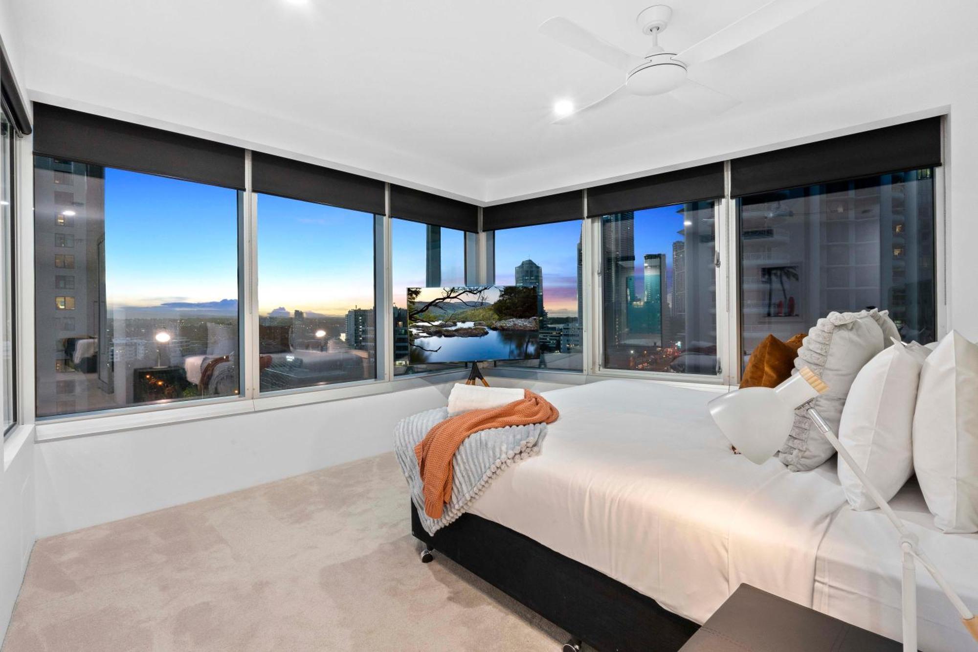 Q Tower At Surfers Paradise - Self Contained Apartments 골드코스트 외부 사진