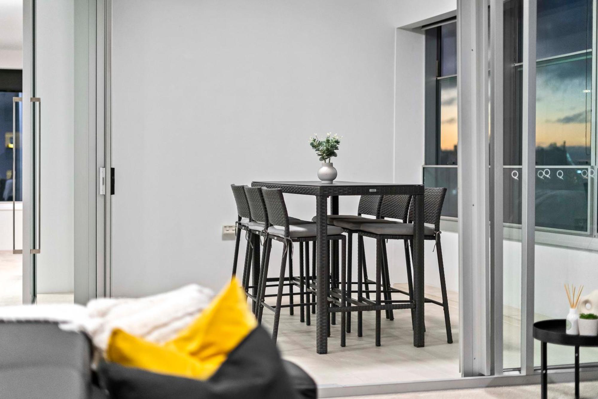 Q Tower At Surfers Paradise - Self Contained Apartments 골드코스트 외부 사진