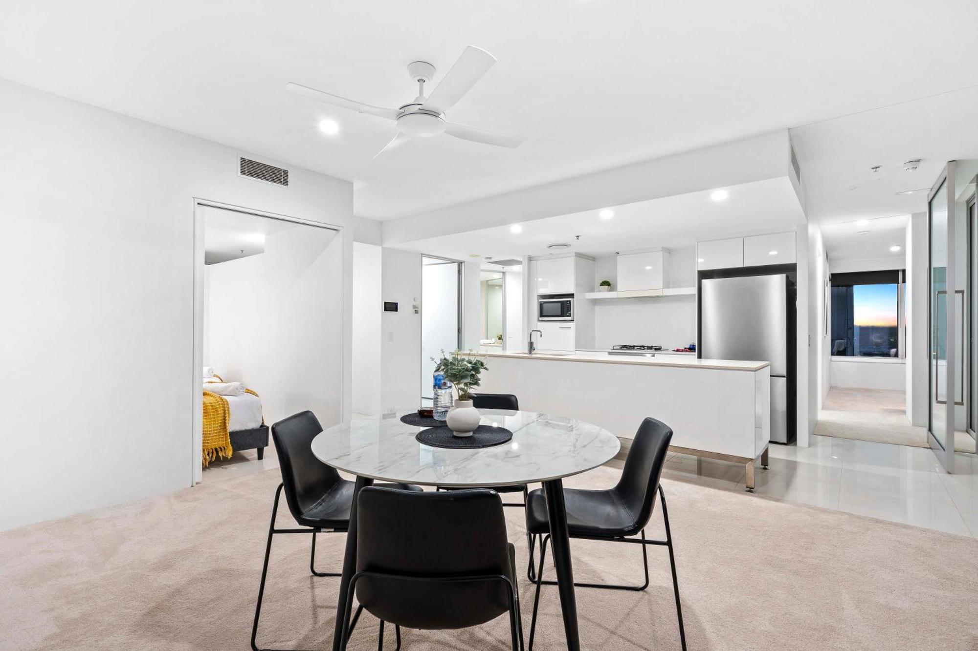 Q Tower At Surfers Paradise - Self Contained Apartments 골드코스트 외부 사진
